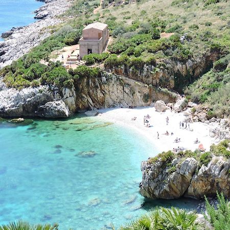 L'Isola Del Sole Panzió Castelluzzo Kültér fotó